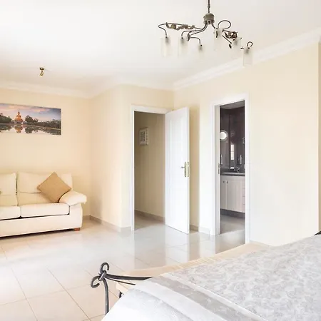 Terrazas Del Duque Sunset דירה